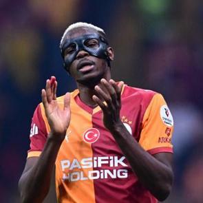 Osimhen 'Ondan &ccedil;ok şey &ouml;ğrendim' diyerek idol&uuml;n&uuml; a&ccedil;ıkladı