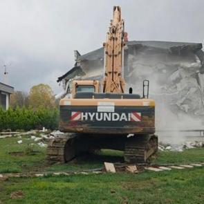 Sinem'in bıçaklanarak öldürüldüğü villa yıkıldı