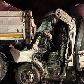 Süt toplama aracı TIR'a çarptı: 1 ölü!