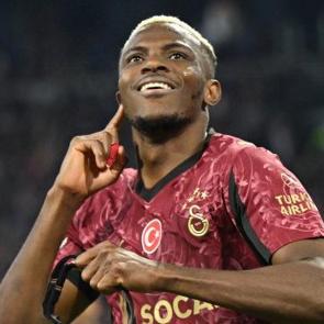 T&uuml;m d&uuml;nya Osimhen'in koridorda yaşadıklarını konuşuyor