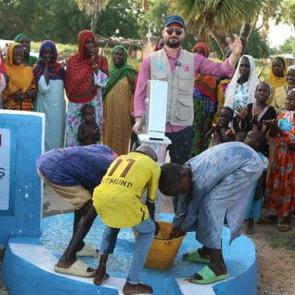 UHVED Derneği, Çad’da umudu yeşertiyor: Su kuyuları ve yetim sofraları sürüyor