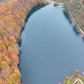 Ulugöl Tabiat Parkı’nda sonbahar renkleri hakim oldu!