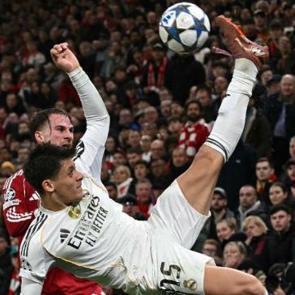 Şampiyonlar Ligi'nde unutulmaz gece! Dev ma&ccedil;ta b&uuml;y&uuml;k s&uuml;rpriz