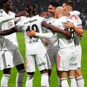 Beşiktaş'ın yıldızı milli takımından affını istedi!