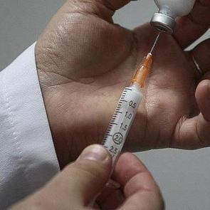 Damarlarda ilerleyerek belirli dokulara ilaç ulaştırabilen mikro robotları test ettiler!