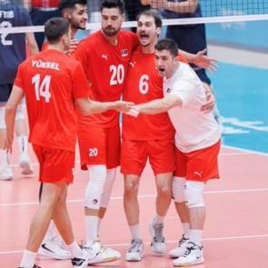 Erkek Milli Voleybol Takımı'ndan g&uuml;m&uuml;ş madalya