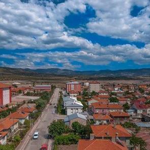 Bir ilçe köy oluyor: Acilen taşınacak 350 kişiyi arıyorlar!