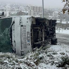 Nevşehir'de işçi taşıyan midibüs devrildi: Çok sayıda yaralı var!
