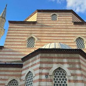 Şeyh Eb&ucirc;l Vefa Camii&rsquo;nin hik&acirc;yesi: Bir semte adını veren şeyh