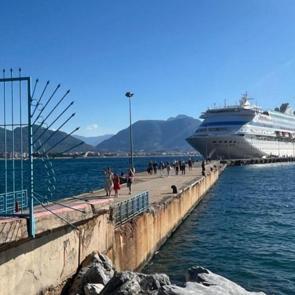 Lüks kruvaziyer yolcu gemisi Alanya’ya demirledi!