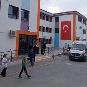 15 öğrenci yangın tüpündeki kimyevi tozdan etkilendi