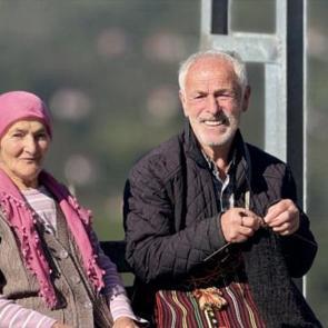 64 yıldır yapıp &ccedil;iftini 2 bin liradan satıyor! İdris dededen emek, sevgi ve veda dersi