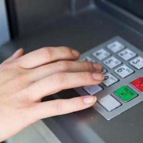 ATM'de böyle işaretlere dikkat! 'Temas etmeyin, elinizi sürmeyin'