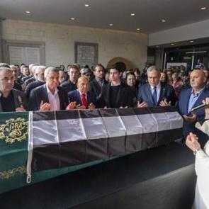 Beşiktaş'ın eski asbaşkanı Levent Erdoğan i&ccedil;in t&ouml;ren d&uuml;zenlendi