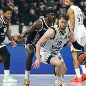 Fenerbah&ccedil;e, Partizan'ı Sırbistan'da devirdi