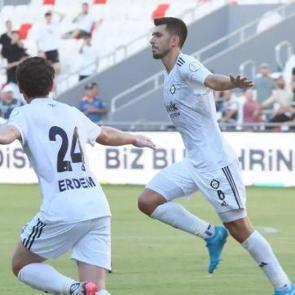 Galatasaray'da 5 kupa kazanmıştı: 37 yaşında takıma geri d&ouml;nd&uuml;