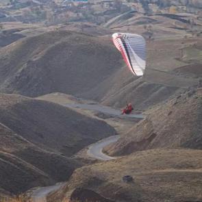 Hakkari’nin yamaçları artık çok daha renkli