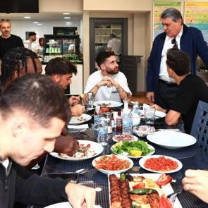 İddia: 'Rafa Silva kimseye selam vermeden masaja gidiyor'