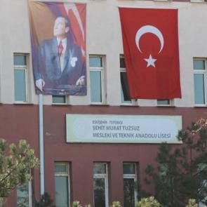 Lise öğrencisi, yediği gıdadan zehirlendi!