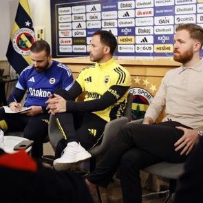 Tedesco sert y&uuml;z&uuml;n&uuml; g&ouml;sterdi: 2 futbolcunun bileti kesildi