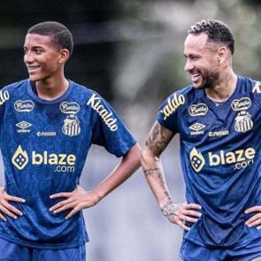 17 yaşında Avrupa'yı peşinde taktı! S&uuml;per Lig devi Brezilya efsanesinin oğlunu istiyor