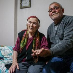114 yaşındaki annesi 17 yıldır bakıyor: "Onun duası bana yeter"