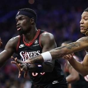 Adem Bona kupa ma&ccedil;ında sahne aldı! 76ers, Nets'i devirdi