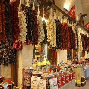 “Asrın felaketi”nde hasar görmüştü! Zincirli Bedesten yeniden hareketlendi