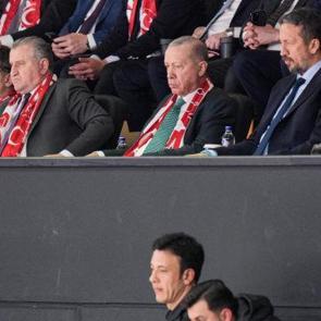 Başkan Erdoğan, Milli Takım'ı yalnız bırakmadı! Oyuncuları tek tek tebrik etti
