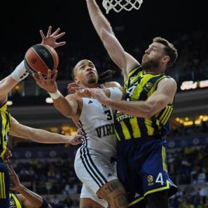 Fenerbah&ccedil;e Beko 2 sayıyla kazandı