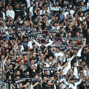 Fenerbah&ccedil;e'nin eski hocası Beşiktaş'a doğru: Yardımcısı resmen a&ccedil;ıkladı