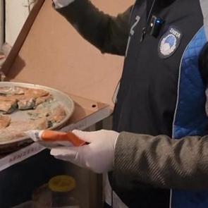 Hatay'da denetimde akılalmaz manzara: Tarihi 3 yıl geçmiş börek bulundu!