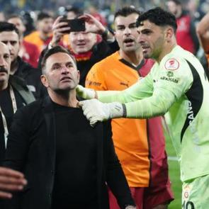 Ma&ccedil;ın &ouml;n&uuml;ne ge&ccedil;ti: G&uuml;nay G&uuml;ven&ccedil;'ten Okan Buruk'a 'kim takar seni' hareketi