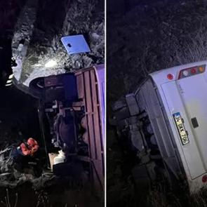 Madenci servisi uçuruma yuvarlandı: 17 yaralı