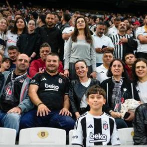 &Ouml;ğretmenler, T&uuml;praş Stadyumu&rsquo;nda ağırlandı