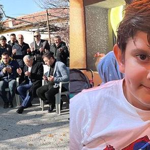 Okulda acı olay: Boğazına cisim ka&ccedil;an 2. sınıf &ouml;ğrencisi &ouml;ld&uuml;!