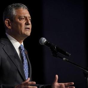 &Ouml;zg&uuml;r &Ouml;zel, Akın G&uuml;rlek&rsquo;i hedef almıştı! Hakaretin faturası kesildi