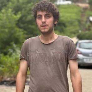 Rize'de yolun karşısına geçerken otomobilin çarptığı yaya öldü