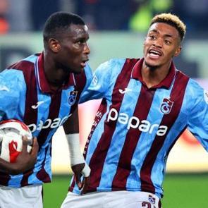 Derbi Trabzonspor'a yaradı! Zirveyle fark 1 ma&ccedil;a d&uuml;şt&uuml;