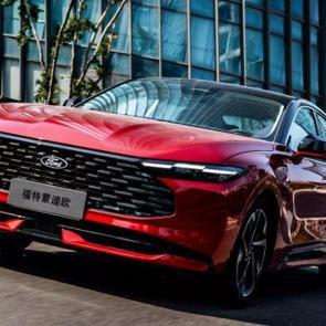 2026 Mondeo resmen tanıtıldı: Ford’un en modern sedanı!