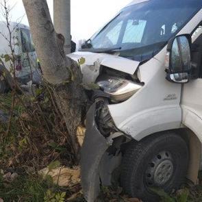 Bursa'da işçi servisi ile hafif ticari araç çarpıştı: 11 yaralı