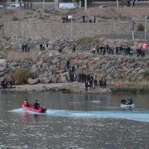 Bir terlik uğruna gözden kayboldu! Dicle Nehri'ne düşen çocuktan haber alınamıyor