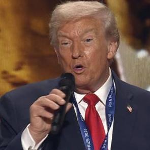 ABD Başkanı Donald Trump'a 'FIFA Barış Ödülü'