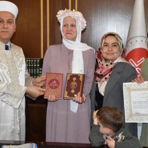 Alman kadın, Kur'an-ı Kerim'den etkilenerek Müslüman oldu 