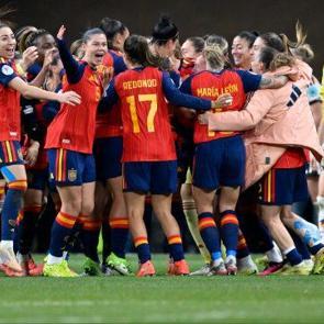 Almanya'yı 3 golle devirdiler! İspanya şampiyon oldu