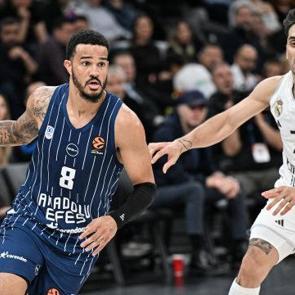 Anadolu Efes, Real Madrid'e mağlup oldu