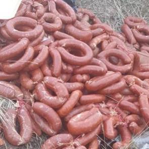  Ankara’da yüzlerce kilo et ürünü boş araziye atıldı