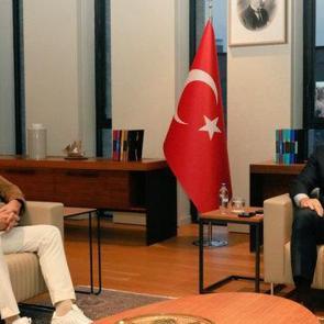 Burak &Ouml;z&ccedil;ivit&rsquo;ten Bakan Ersoy&rsquo;a ziyaret