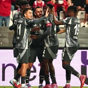 B&uuml;y&uuml;k umutlarla Beşiktaş'a gelmişti: 6. ayı dolmadan gidiyor