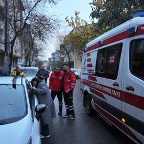 Otomobilde kilitli kalan bebek için zamanla yarıştılar
